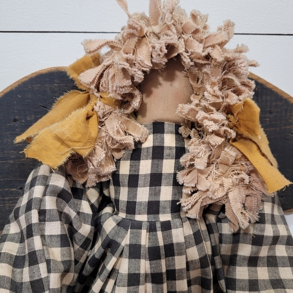 Bouquet Enterprises Primitive Sunflower Angel w/Wood Wings - Picture 2 of 7